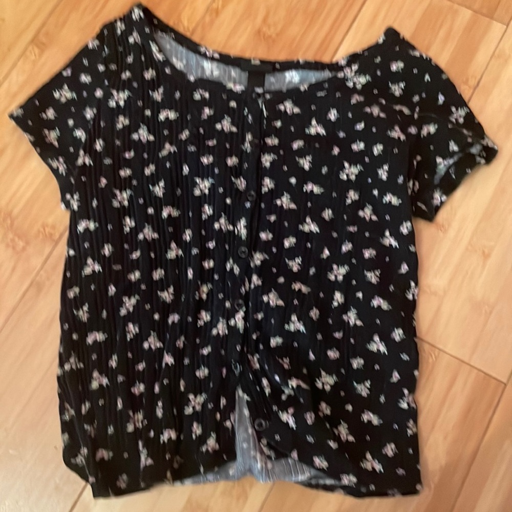 Selling art class floral print crop top